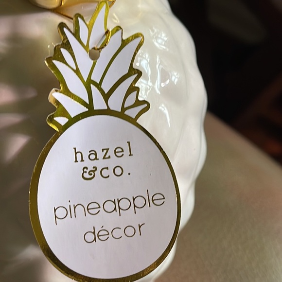 Hazel & Co. White and Gold Crown Ceramic Pineapple Figurine Decor - Picture 11 of 16